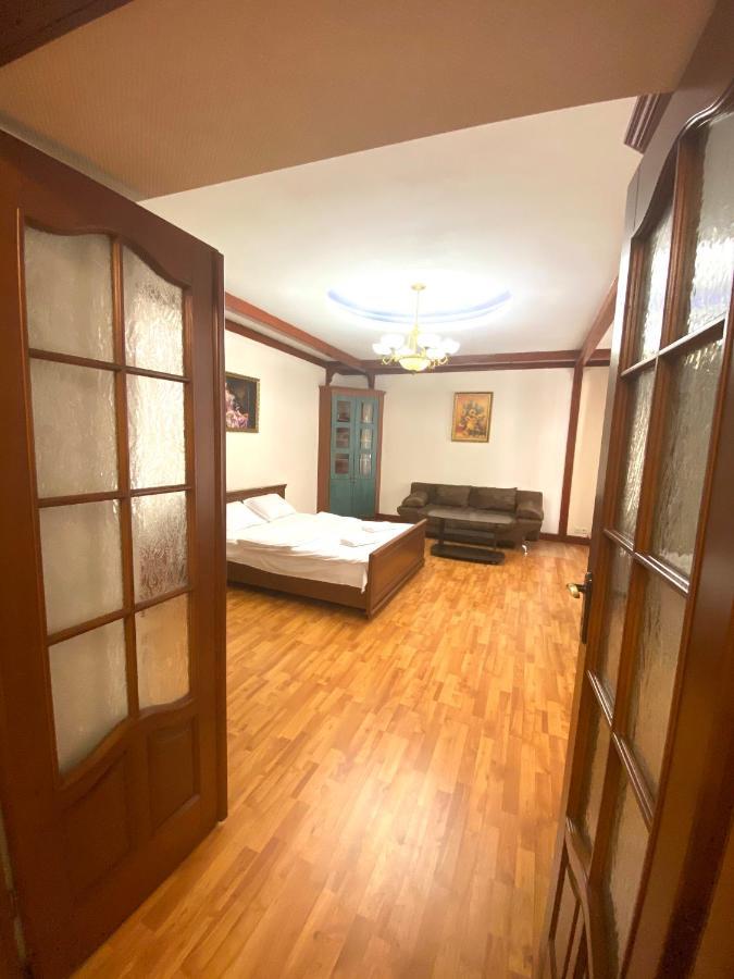 Квартира Подобово В Центрі На Вулиці Проспект Свободи 7 Lviv Exterior photo
