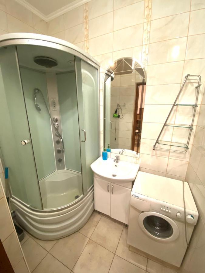 Квартира Подобово В Центрі На Вулиці Проспект Свободи 7 Lviv Exterior photo