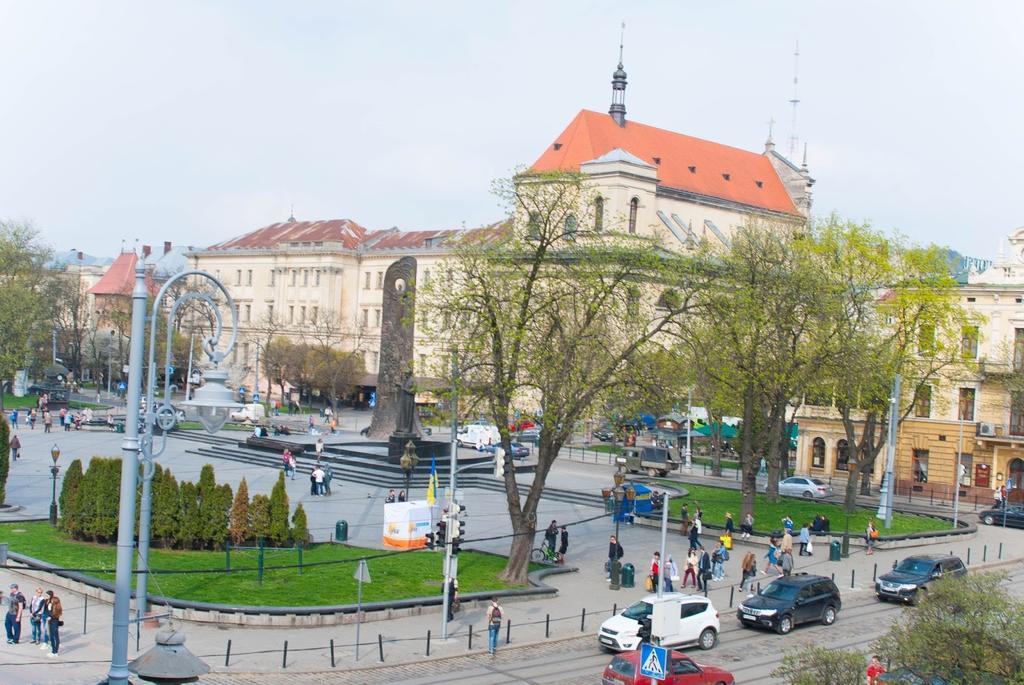 Квартира Подобово В Центрі На Вулиці Проспект Свободи 7 Lviv Exterior photo