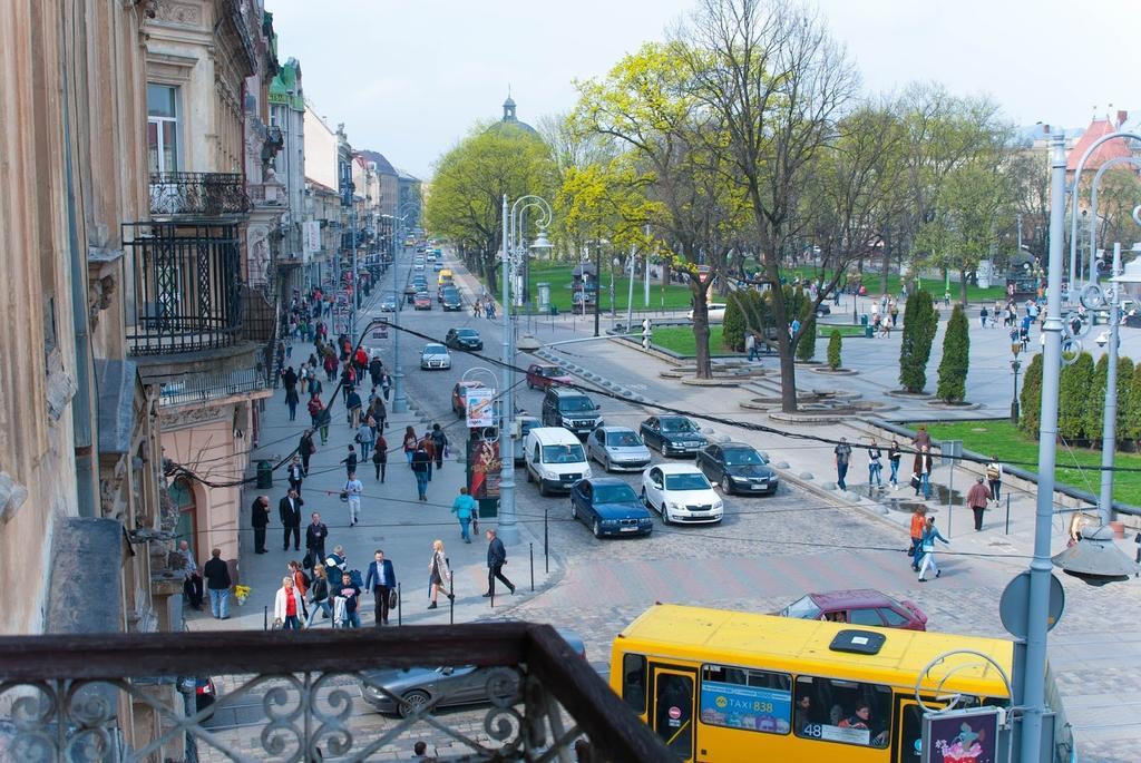 Квартира Подобово В Центрі На Вулиці Проспект Свободи 7 Lviv Exterior photo